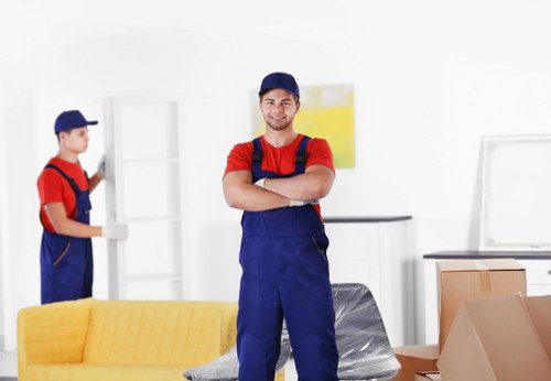 Packing and loading support for a flat move in Highbury
